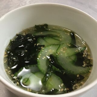 きゅうりとわかめの中華スープ